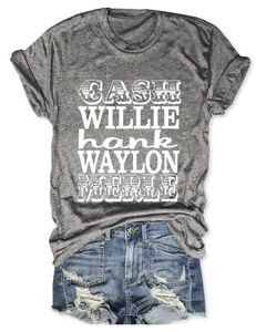 Mise à plat d'un t-shirt gris country music et d'un short en jean bleu délavé