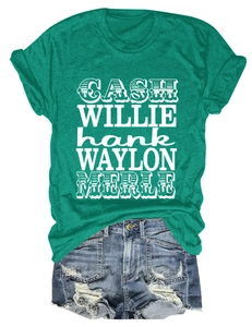 T-shirt graphique vert avec noms de musiciens et short en jean effiloché à plat