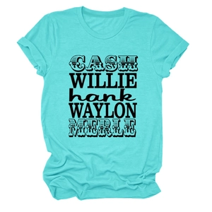 Gros plan sur le t-shirt cyan en coton avec noms imprimés de légendes de la country