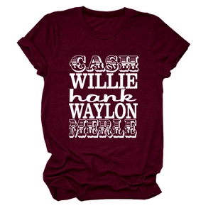 Détail de l'imprimé graphique country music sur un t-shirt bordeaux à col rond