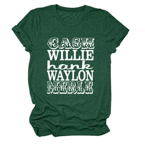 Détail du t-shirt vert foncé avec noms d'artistes de musique country imprimés en blanc