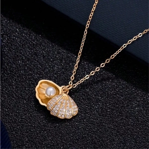 Shell Artificial Pearl Pendant Necklace Alloy Rhinestone Encrusted Opening Scallop Ocean Theme Elegant Jewelry For Women