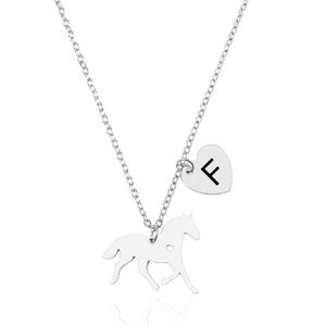 Macro di collana in acciaio con ciondolo a cavallo e cuore inciso con la lettera F