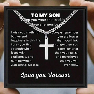 Collier croix en acier argenté avec chaîne cubaine dans un coffret cadeau pour son fils