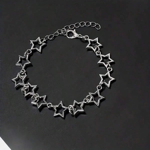 Bracelet en alliage de zinc avec étoiles à cinq branches et fermoir mousqueton réglable