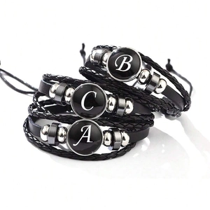 Bracelet en Cuir Tressé Vintage pour Hommes Avec Pendentif Lettre de l'Alphabet Cordon Noir Multicouche Réglable Bijoux Individuels Cadeau