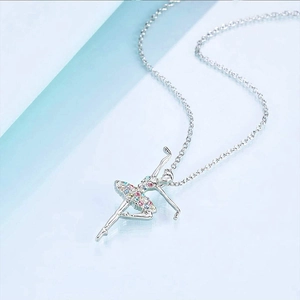 Collier élégant avec pendentif danseuse de ballet et cristaux sur chaîne argent