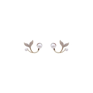 Elegant fishtail pearl earrings with gold plating and sparkling zircon accents