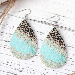 Boucles d'oreilles goutte avec imprimé léopard, paillettes dorées et similicuir turquoise