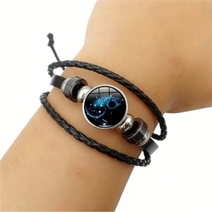 Mehrlagiges Lederarmband mit Wassermann-Sternzeichen und geflochtenen Kordeln