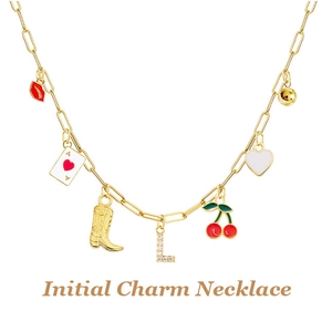 Gouden paperclip ketting met pokerkaart hanger, cowboylaars en letter met strassteentjes