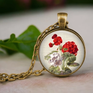 Détail macro d'un collier pendentif rétro en bronze avec cabochon en verre fleur de vie