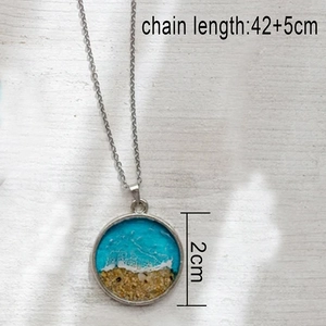 Collier de plage bohème avec pendentif en résine océan bleu et chaîne argentée