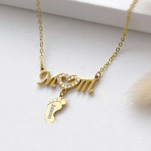 Collana Mom personalizzata oro con cuore di cristallo e ciondolo piedino con Jaxon