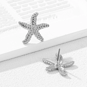 Boucles d'oreilles étoile de mer argentées avec texture en relief pour un look tendance