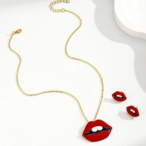 Parure de bijoux lèvres en émail rouge comprenant un collier et des boucles d'oreilles