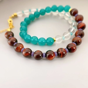 Set collana e bracciale di perle occhio di tigre rosso con pietre tricolori chic