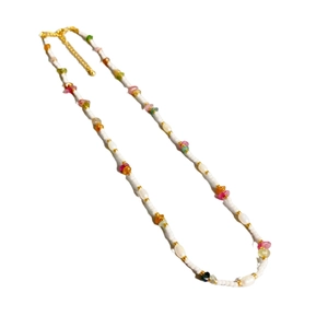Bunte Edelstein- und Perlenkette mit goldenem Karabinerverschluss und Verlängerungskette