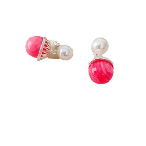Boucles d'oreilles élégantes en argent avec perle blanche et goutte de marbre rose