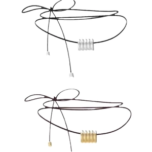 Collier en cordon minimaliste avec perles dorées et argentées au design élégant et épuré