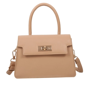 Petit sac à main carré français rose nude avec fermoir doré et bandoulière