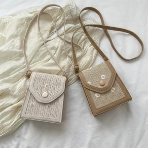Mini sacs bandoulière en paille pour téléphone avec broderie marguerite en crème et kaki