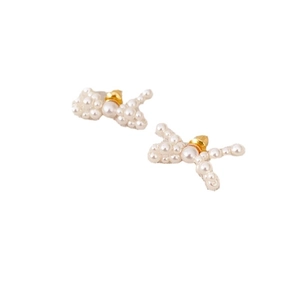 Boucles d'oreilles nœuds élégantes avec perles blanches et placage en métal doré