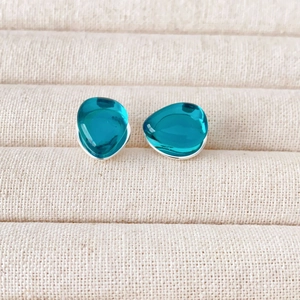 Elegant 925 silver stud earrings with teardrop-shaped teal glass stones in close-up view