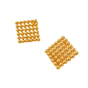 Boucles d'oreilles carrées minimalistes en perles dorées avec motif géométrique