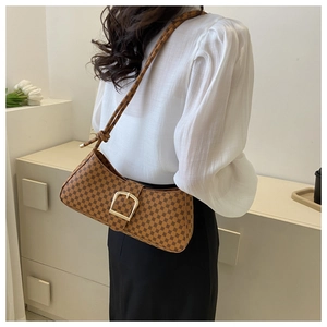Sac baguette monogramme marron avec boucle dorée et bandoulière à nœuds élégante