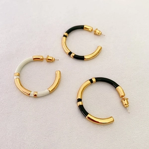Boucles D'oreilles Créoles En Émail En Forme De C En Laiton Segmenté Plqué Or 18K Bijoux Géométriques Avec Tige En Argent 925
