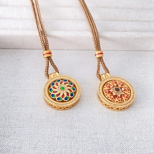 Collier Pendentif Boussole Rotatif Laiton Plaqué Or Émail Zircone Cubique Vintage Ethnique Corde Tressée Bijoux