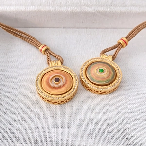 Pendentif boussole en émail rotatif de style chinois rétro sur collier en cordon tressé