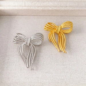Broche Nœud Élégante pour Femmes en Laiton Plaqué Or 18K Texture Perlée Métallique pour Pull Manteau Accessoires Bijoux de Mode