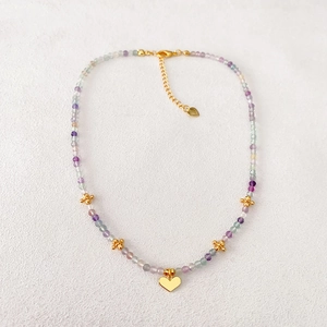 Collier En Perles De Cristal Colorées Pendentif Cœur En Cuivre Plqué Or Style Dopamine Bijoux Pour Femmes