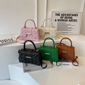 Borse a tracolla trapuntate in cinque colori con manici e serrature dorate chic