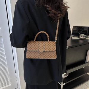 Klassieke bruine crossbodytas met vintage patroon en verstelbare schouderriem voor dames