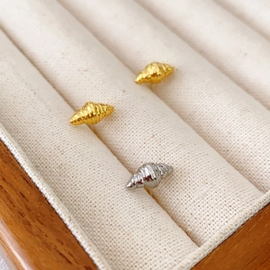 Chic croissant style minimalist stud earrings in gold and silver finish with spiral texture