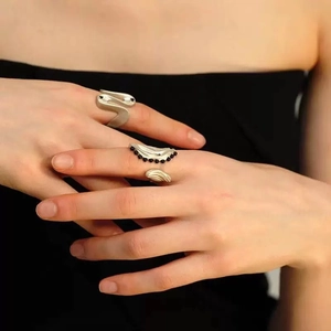 Vintage silver plated copper ring with black agate inlay and crinkled texture