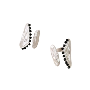 Minimalist silver pleated open ring with black onyx inlay featuring wavy texture