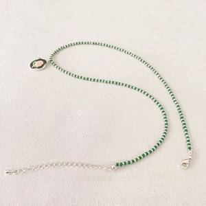 Collier en perles d'agate verte avec pendentif tulipe et fermoir argenté réglable