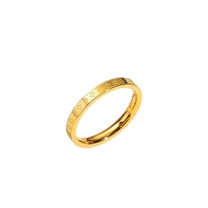 Elegant gold-plated four-leaf clover kaleidoscope ring with embossed floral pattern