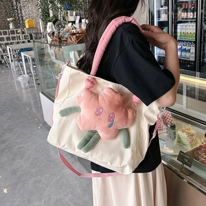 Sac fourre-tout mignon en toile crème avec bandoulière rose et nuage en peluche