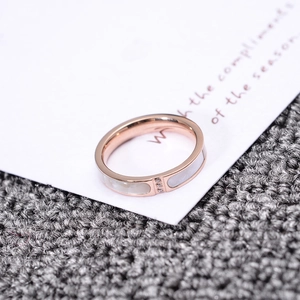 Rose gold stainless steel ring featuring three crystals and mother of pearl inlay detail