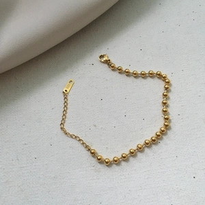 Minimalist 18K gold-plated 4mm round bead bracelet with adjustable lobster clasp