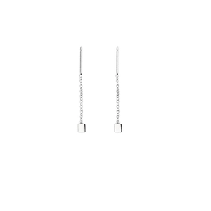 Minimalistische silberne quadratische Würfel-Ohrfäden für Damen im schlichten Stil