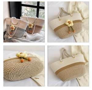 Détail du tissage du sac cabas avec charm fleuri et anses en corde pour un style d'été