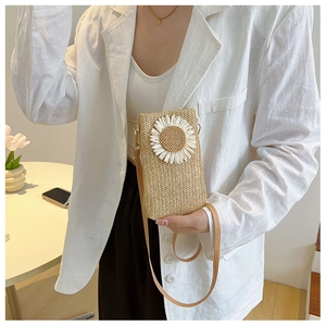 Borsa porta cellulare in paglia verticale con margherita bianca e tracolla sottile