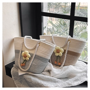 Détails de sacs seaux en corde de coton tissée avec charmes floraux et œillets en métal