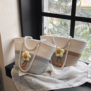 Sac seau tissé d'été chic avec fleur jaune pour la plage et les sorties décontractées